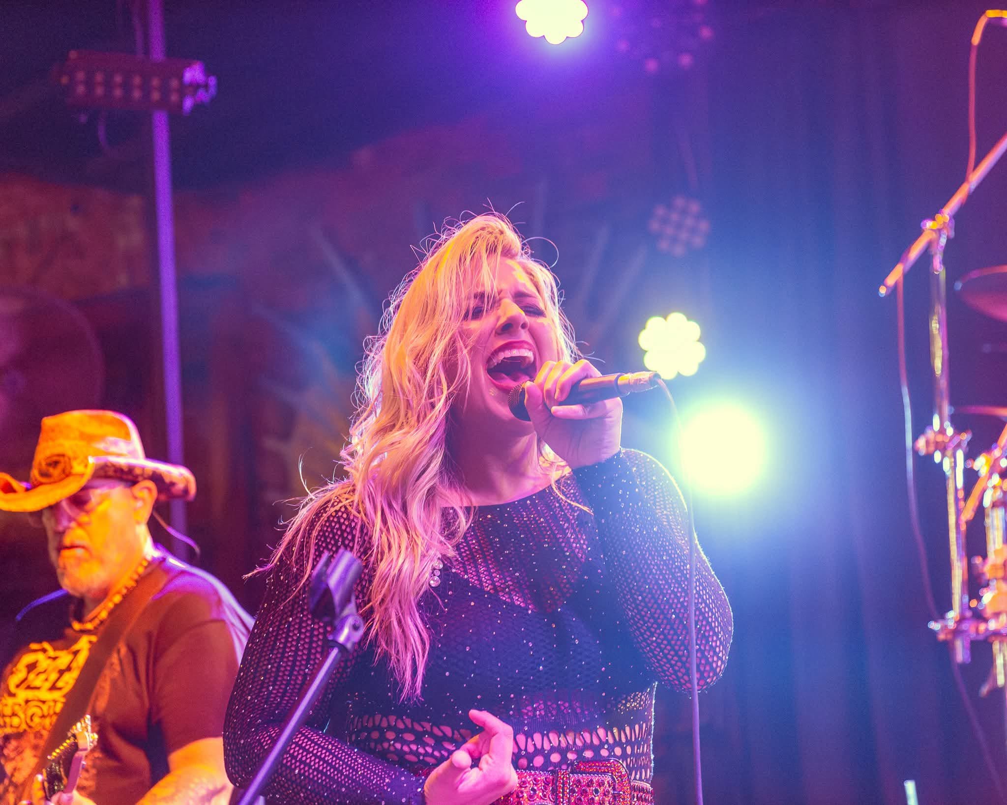 Gabrielle singing live